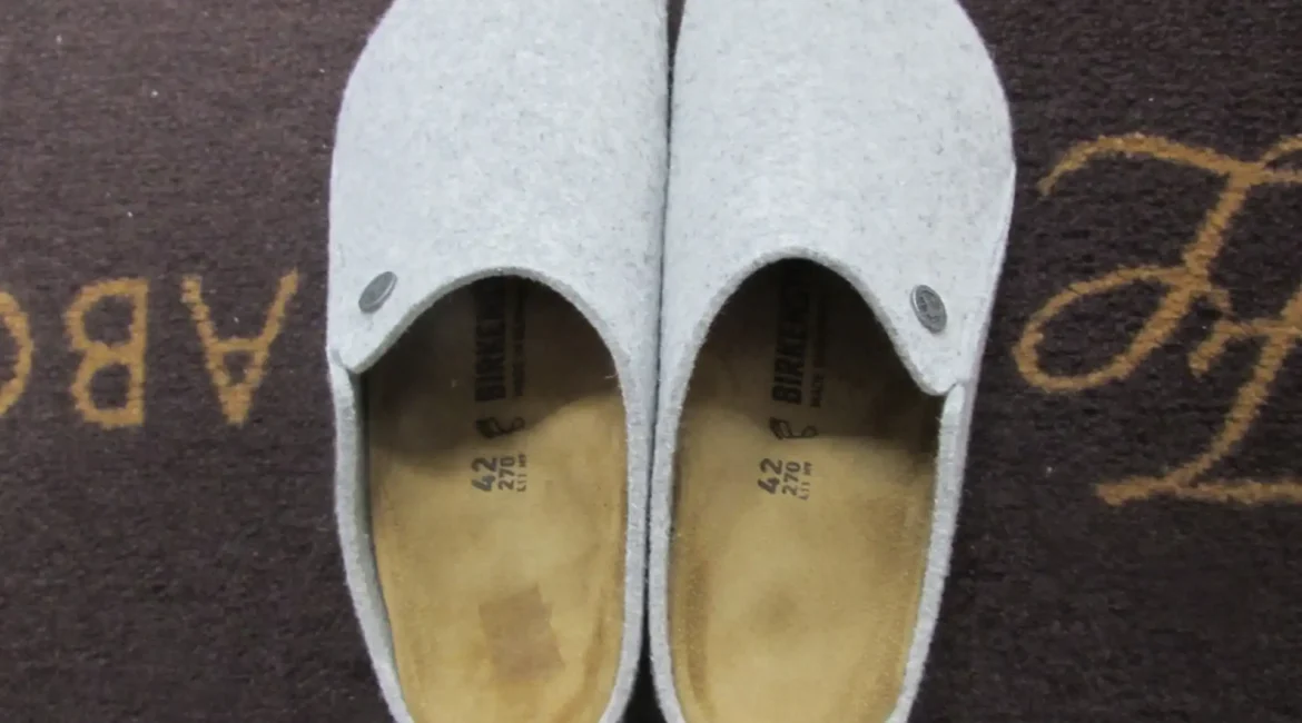 オーダーメイドのお店で履くサンダル