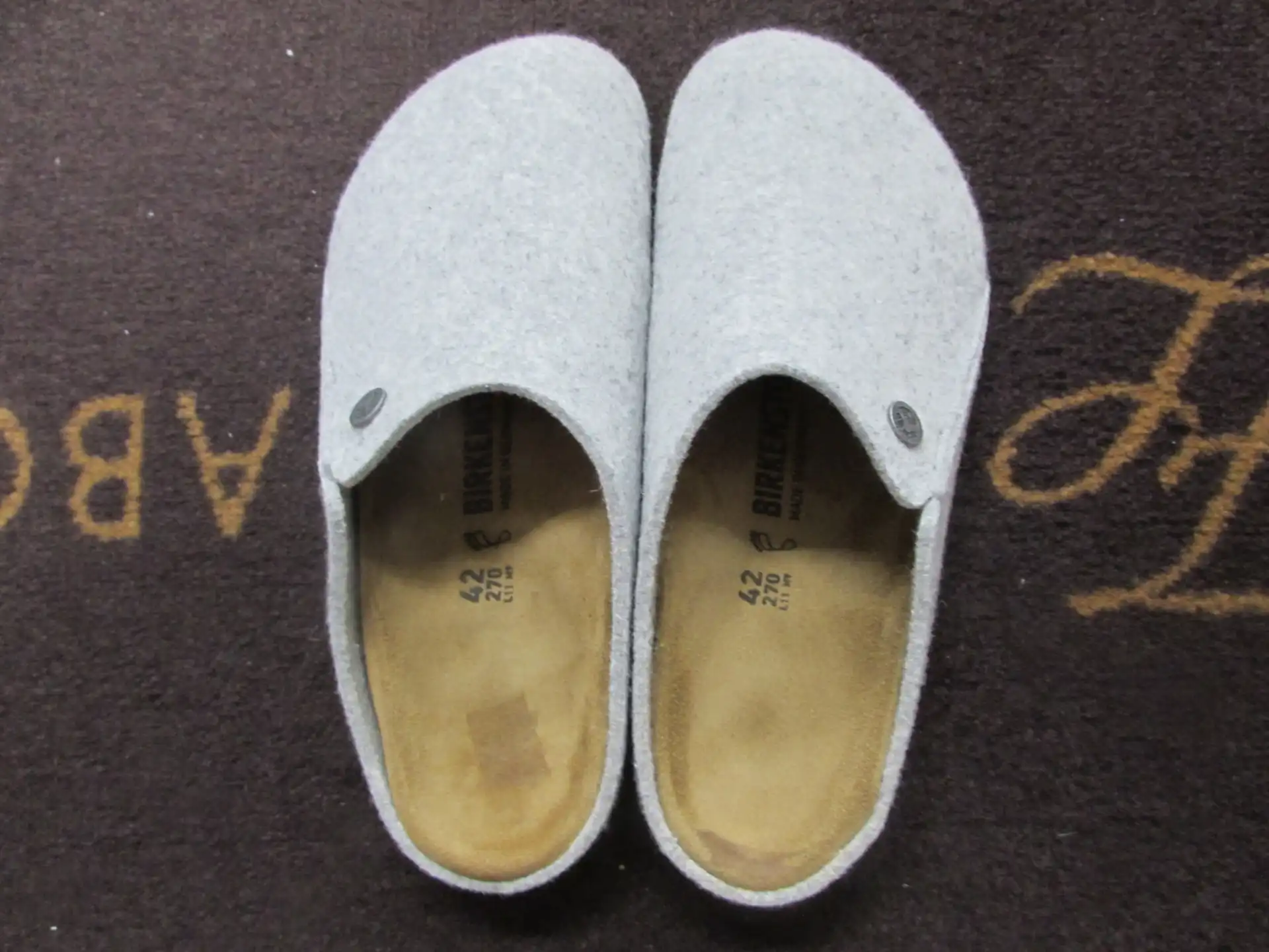 オーダーメイドのお店で履くサンダル