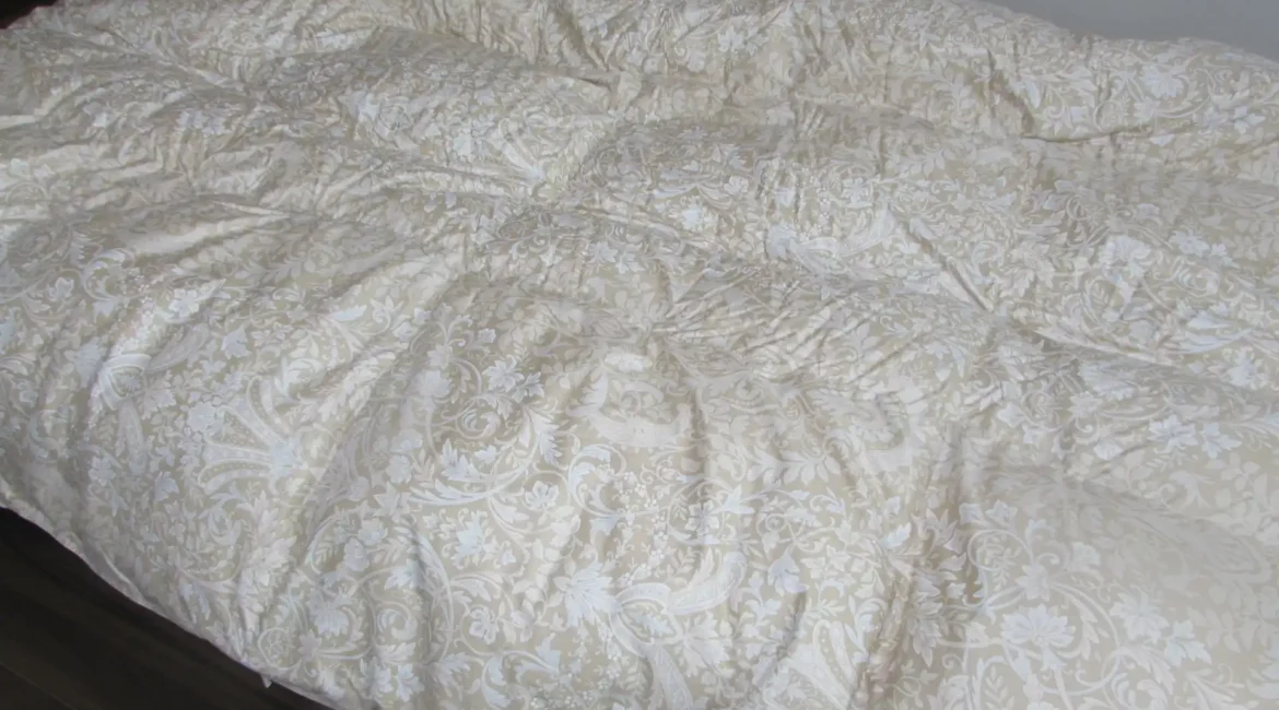 白い柄の羽毛布団