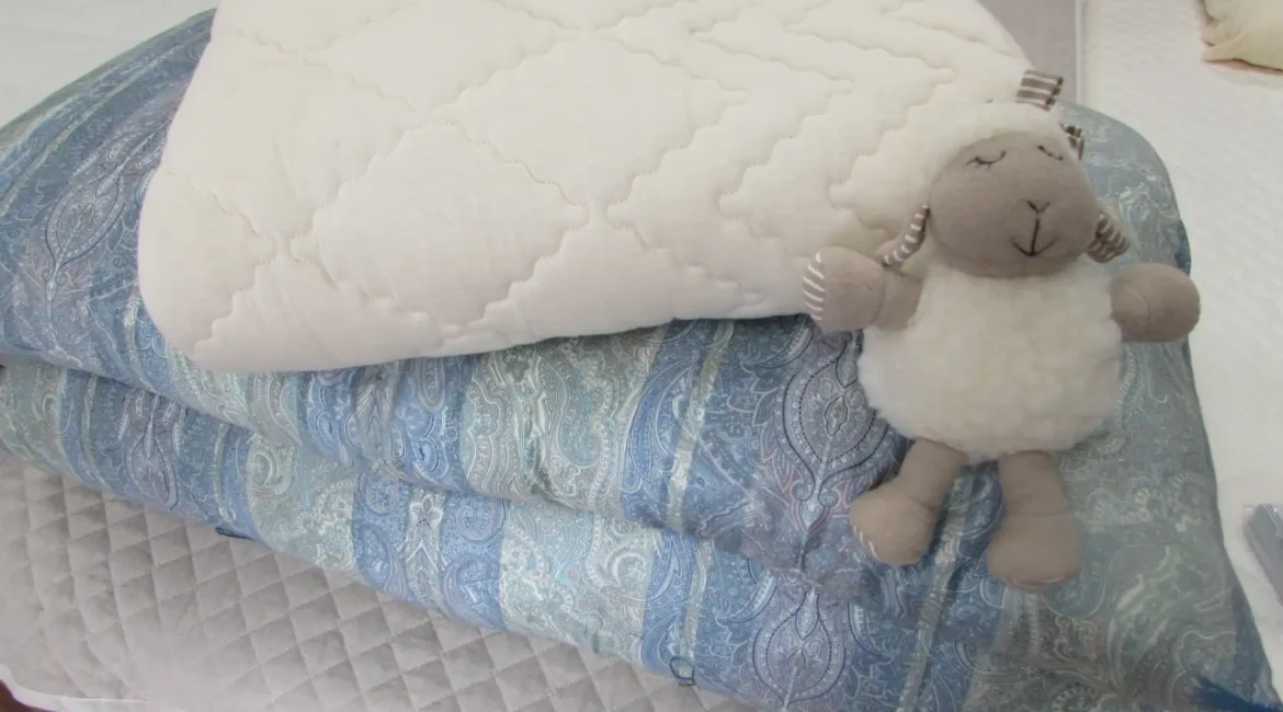 手造り羊毛100%敷布団とビラベックのウール100%肌掛けふとん