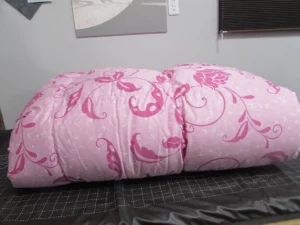 ピンク色の羽毛布団