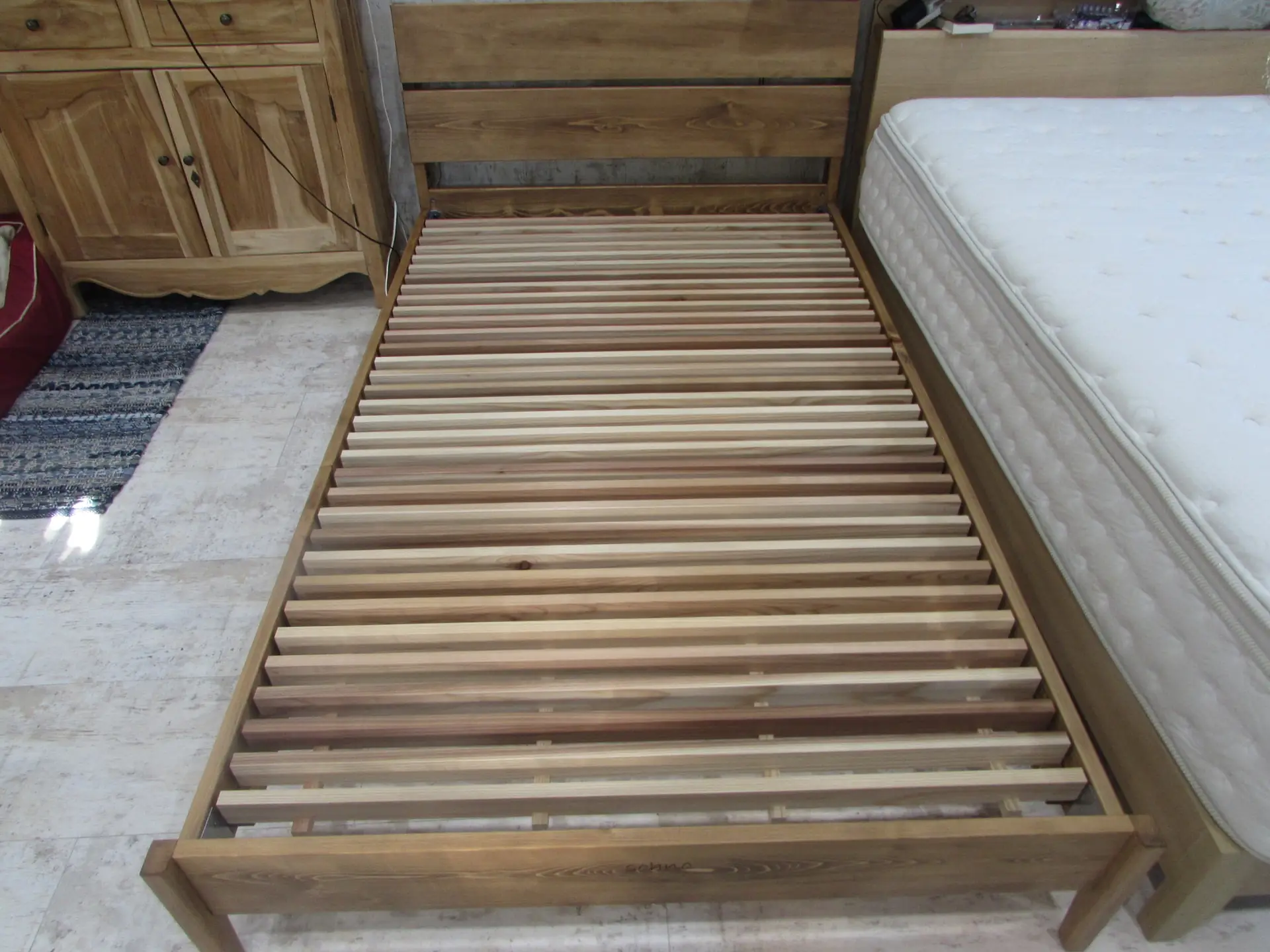 シングルベッドフレーム