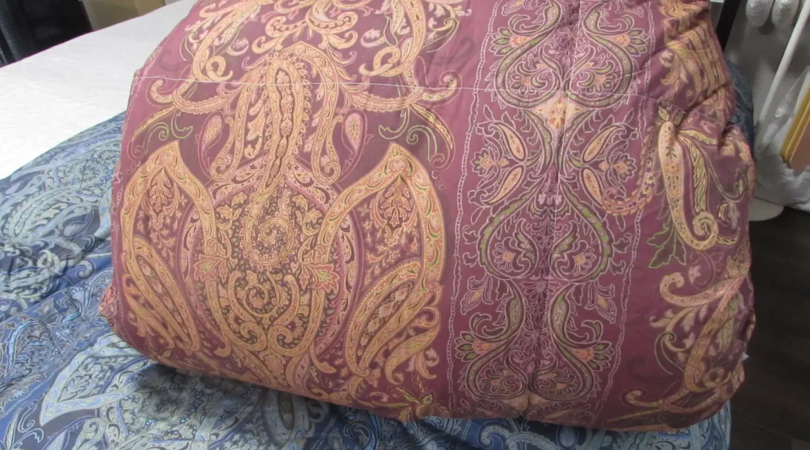 ダックダウン９０％増量タイプの１,３ｋｇ羽根ふとん