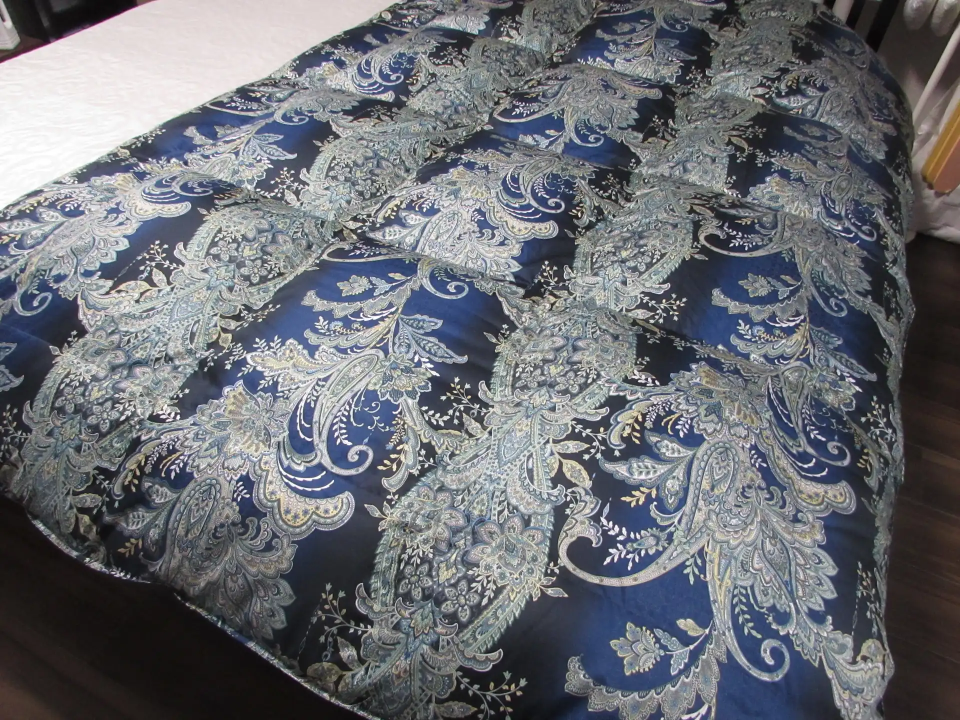 青い柄の羽毛布団