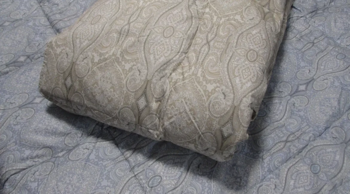 春の準備？羽毛の肌掛け