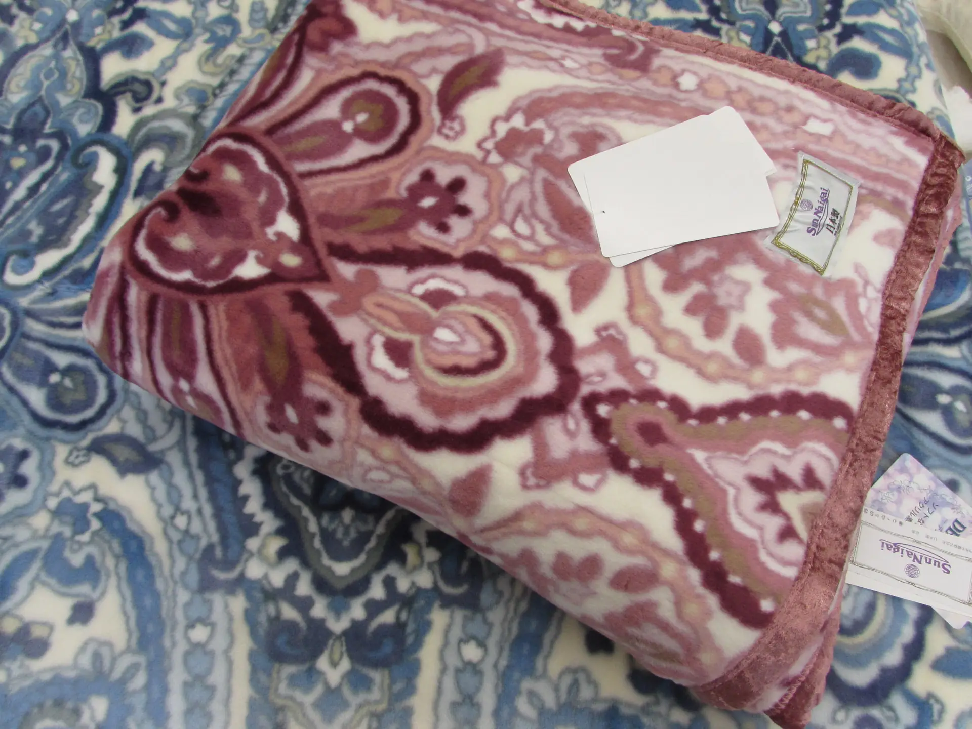 泉大津産・アクリル ニューマイヤー毛布赤青