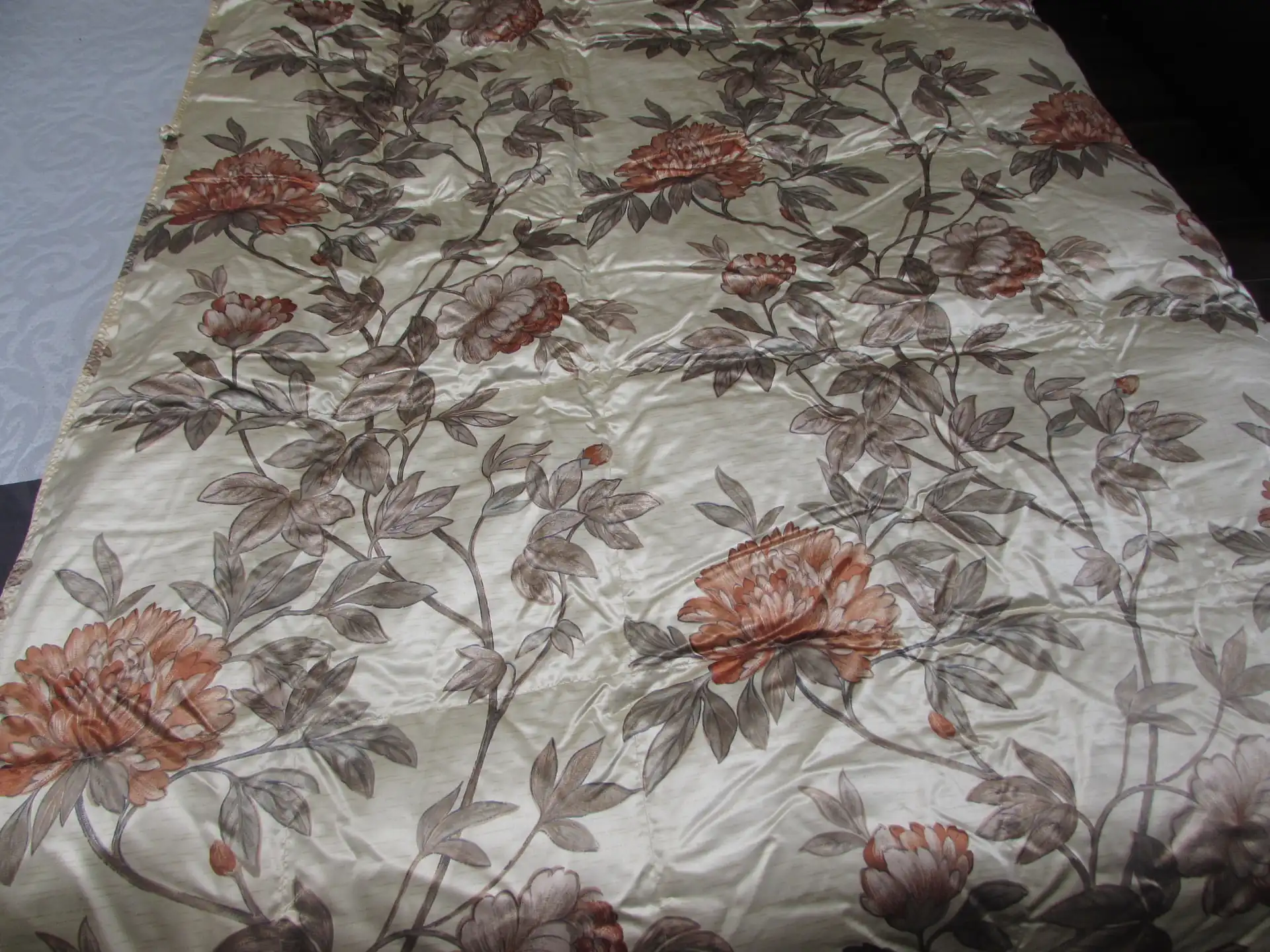 西川アイダーダウンの羽毛肌掛けふとん