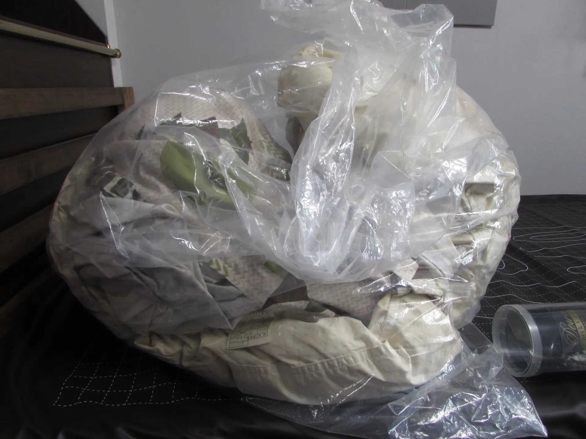 透明なカバーに入った羽毛布団