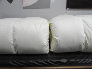 白い羽毛布団