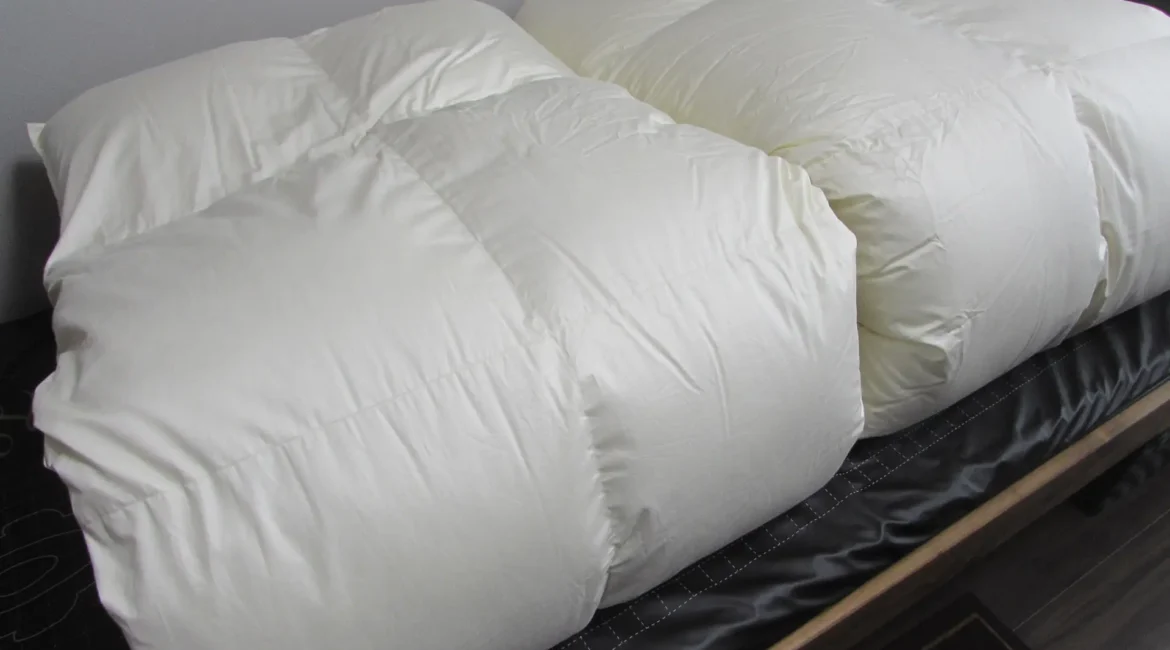 白い羽毛布団