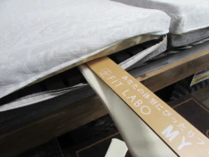 ウレタン10センチ間隔で配列