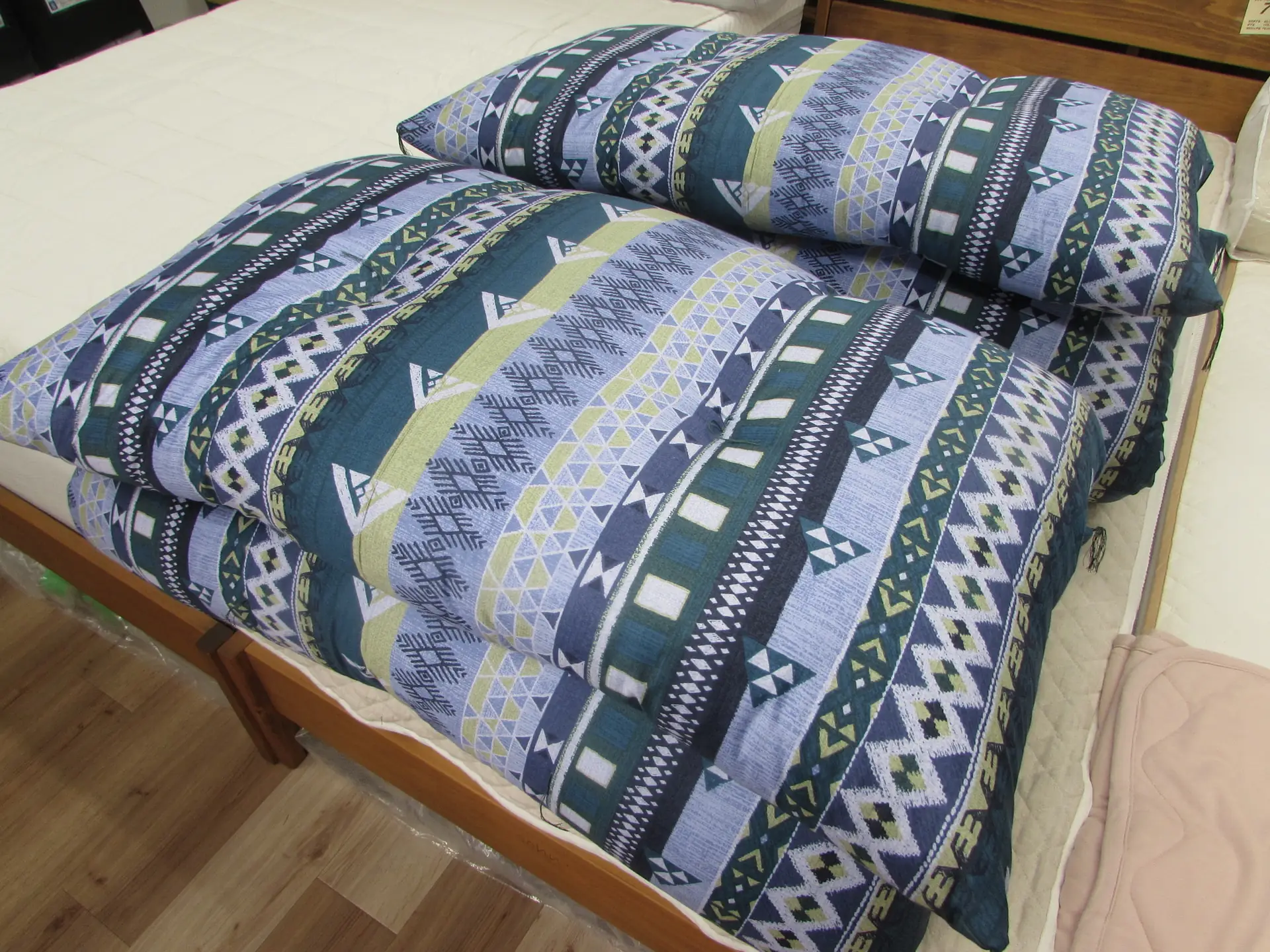 手造り羊毛１００％敷ふとん