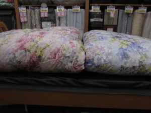 羽毛布団が2枚並んでいる