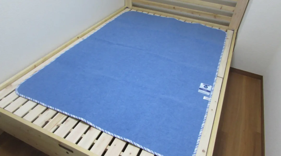 除湿シート「からっと寝」