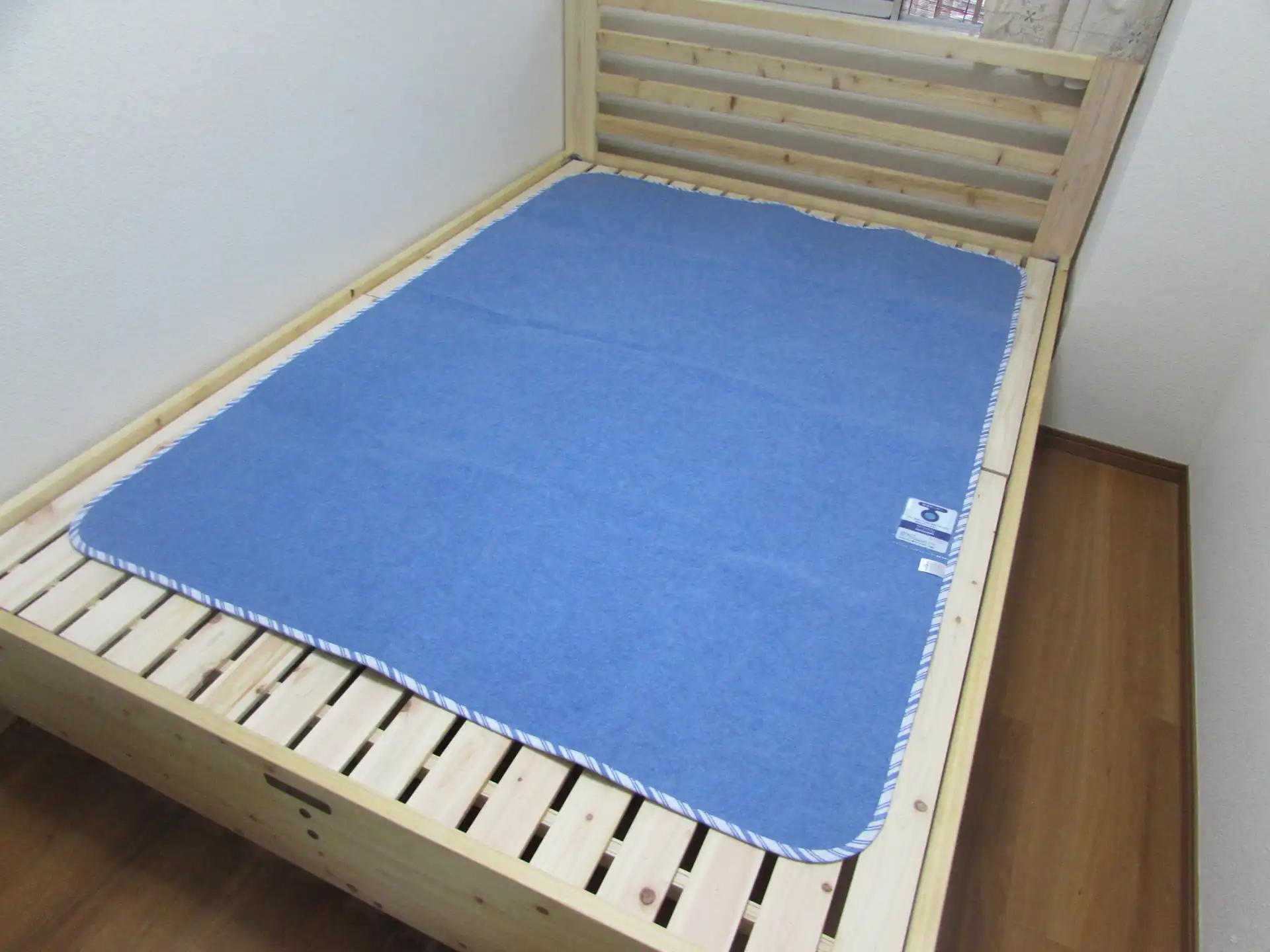 除湿シート「からっと寝」