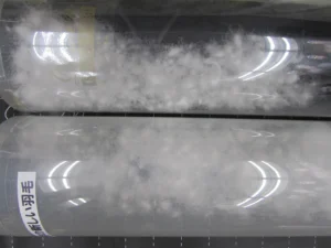 透明な筒に入った羽毛