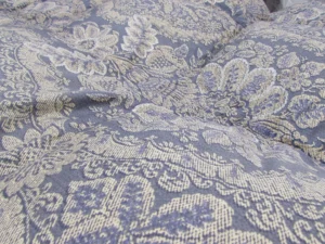 青い柄の羽毛布団