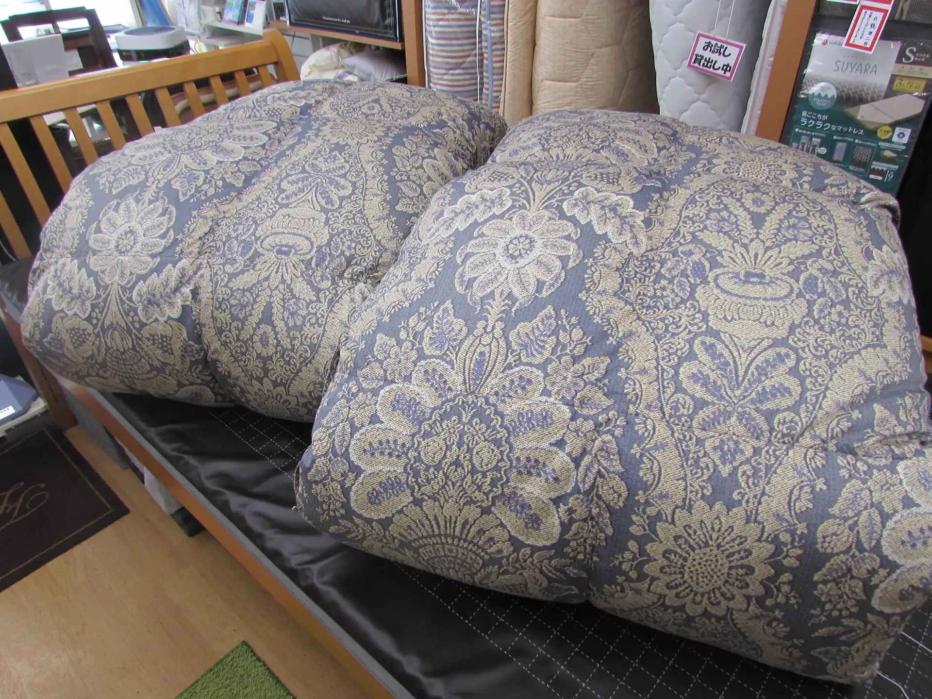 二つの羽毛布団