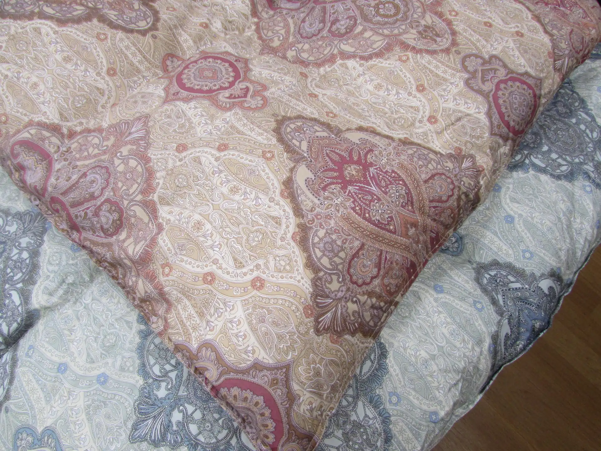 羽根ふとん2枚レッド.ブルー