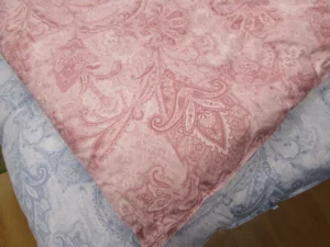 羽根ぶとん２色レッド.ブルー